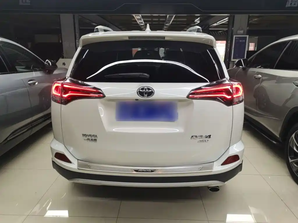 Toyota RAV4 — миниатюра 6