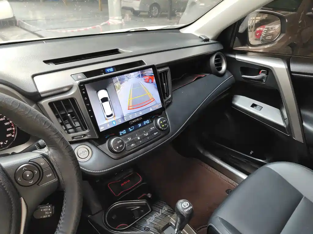 Toyota RAV4 — миниатюра 11