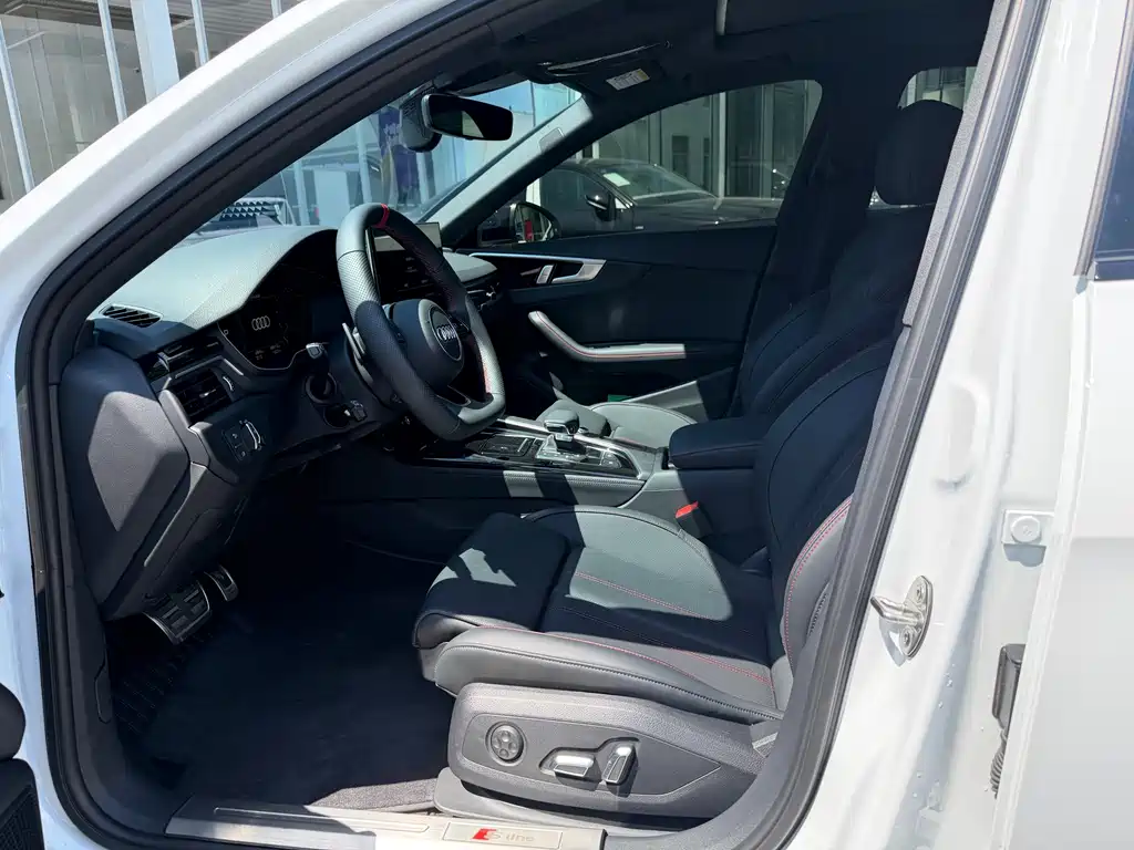 Audi A4L 2025 200 Enjoy 40 TFSI Luxury B&O
