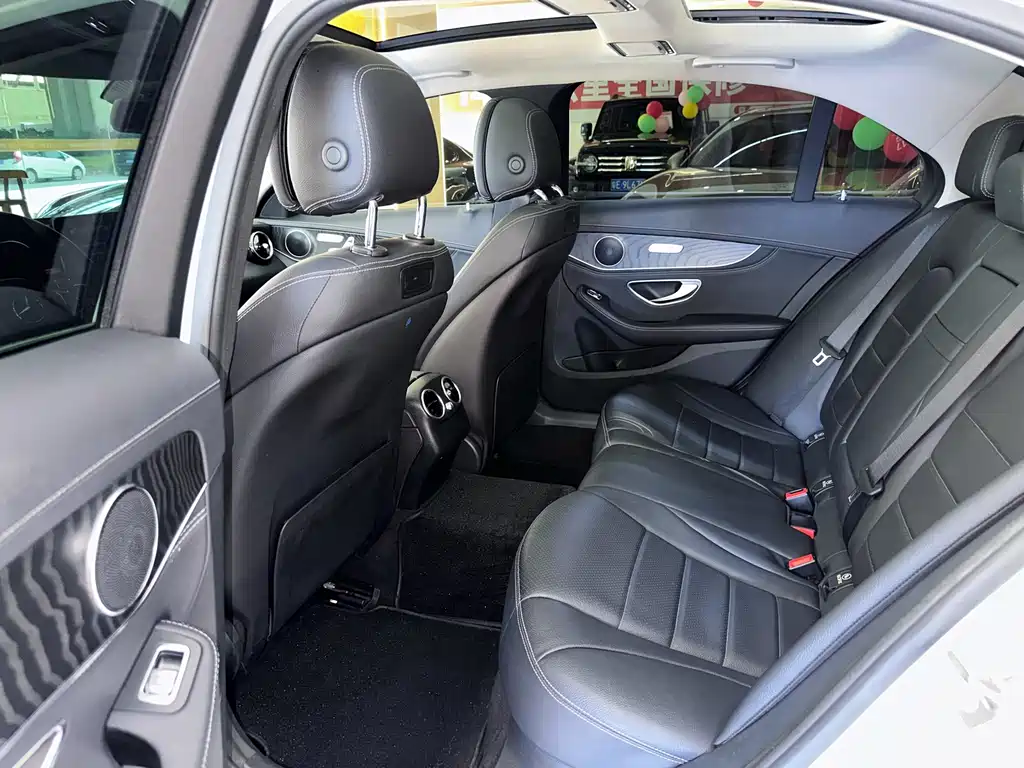Mercedes-Benz C-Class — миниатюра 12