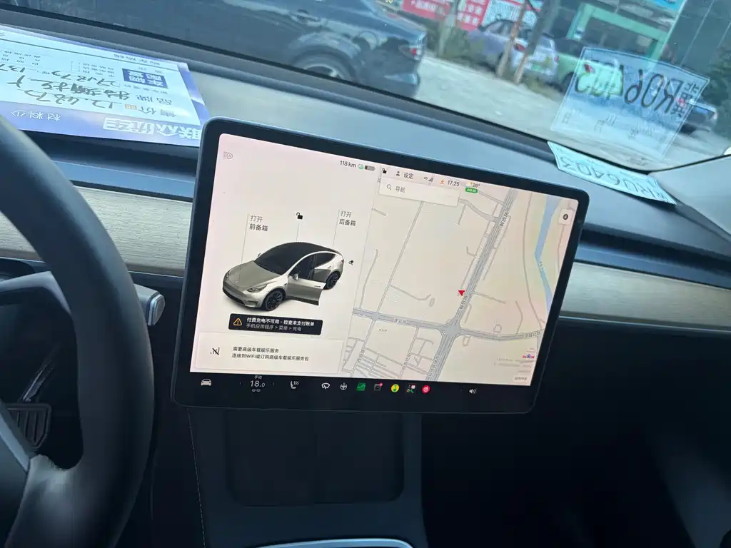 Tesla Model Y — миниатюра 12