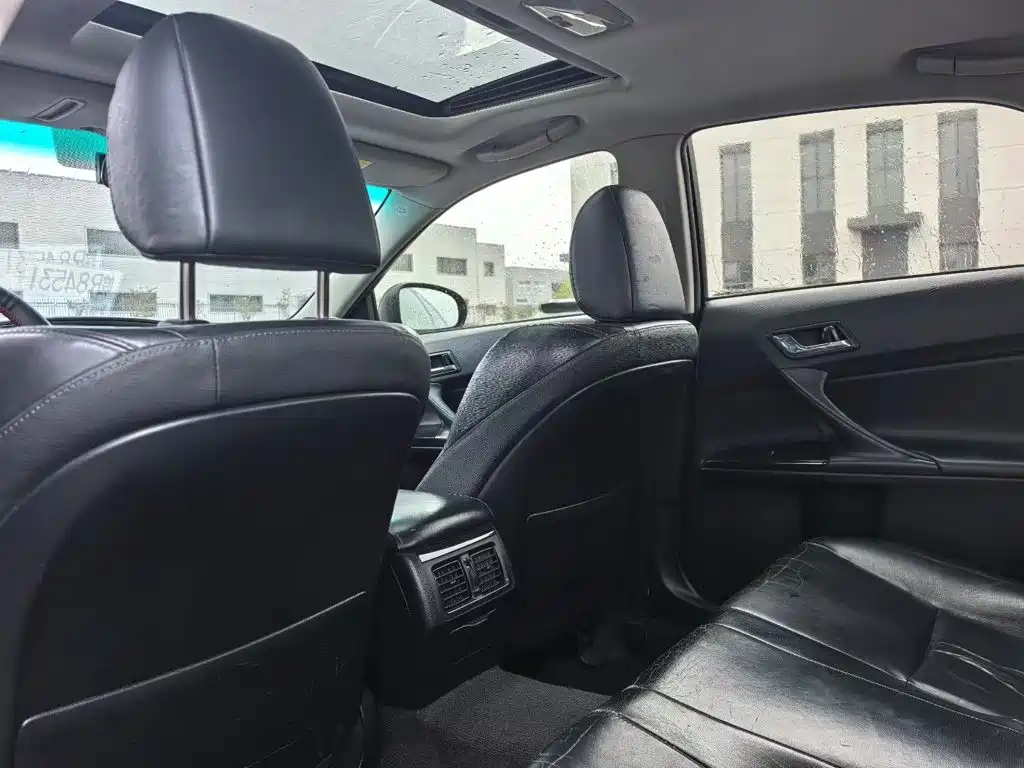 Toyota Reiz — миниатюра 6