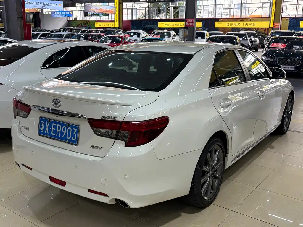 Toyota Reiz — миниатюра 7