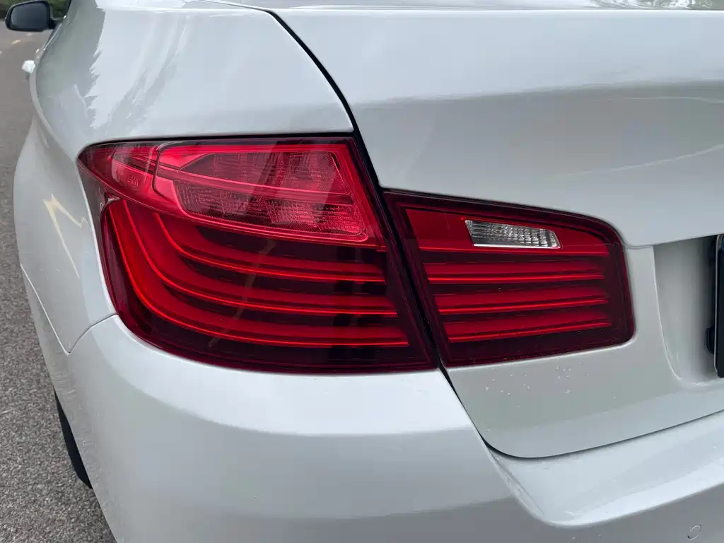 BMW 5 Series — миниатюра 15