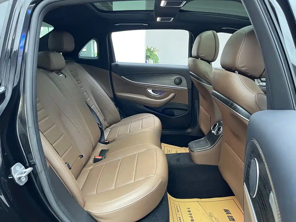 Mercedes-Benz E-Class — миниатюра 14
