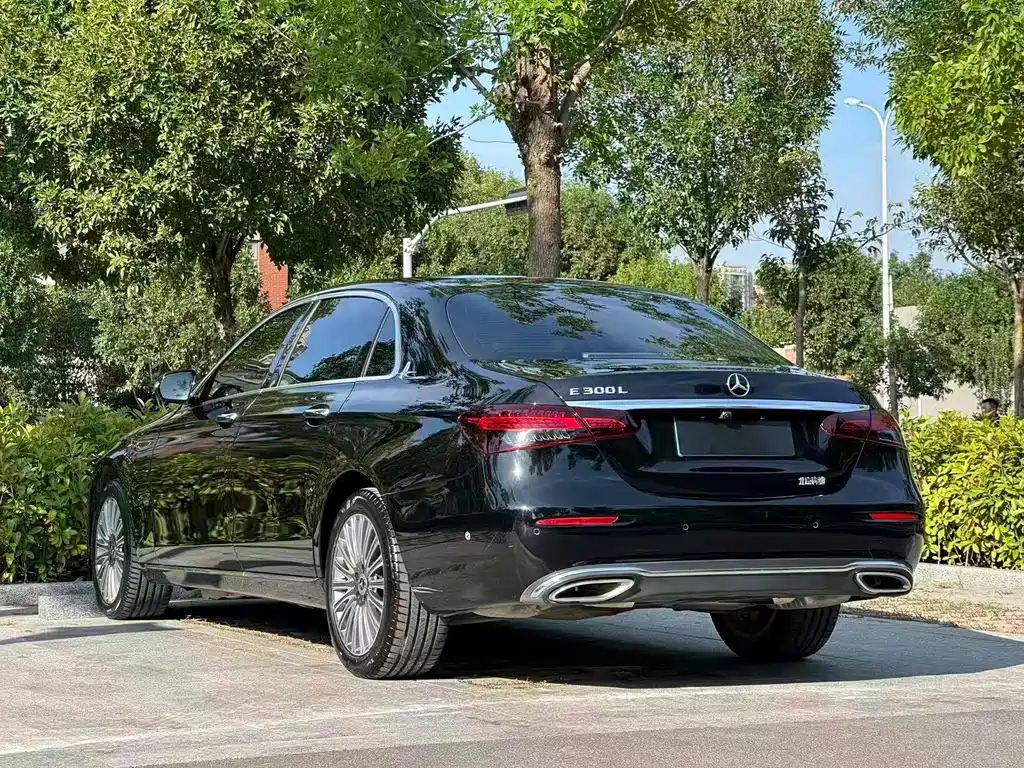 Mercedes-Benz E-Class — миниатюра 5