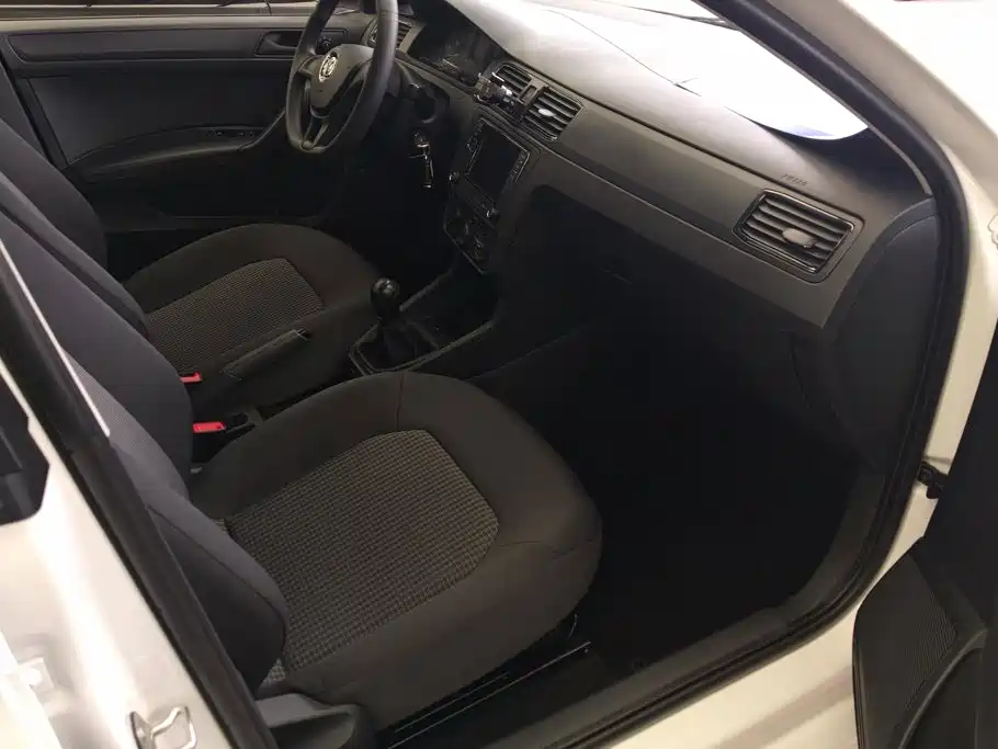 Volkswagen Santana — миниатюра 8