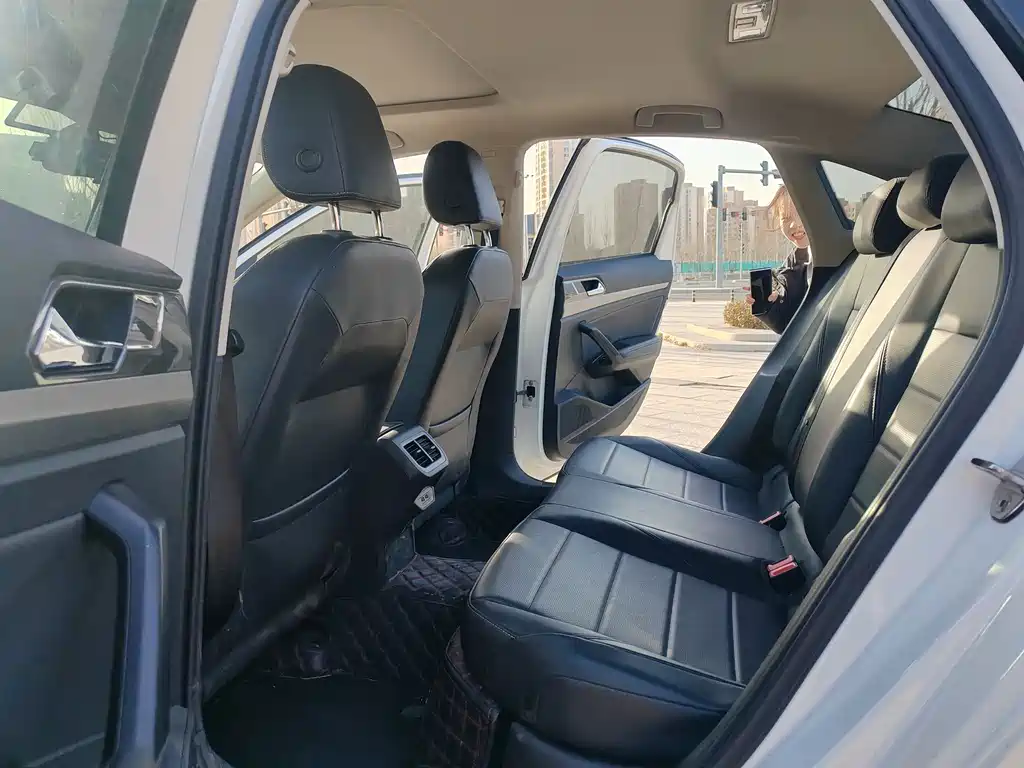 VOLKSWAGEN LAVIDA PURE ELECTRIC