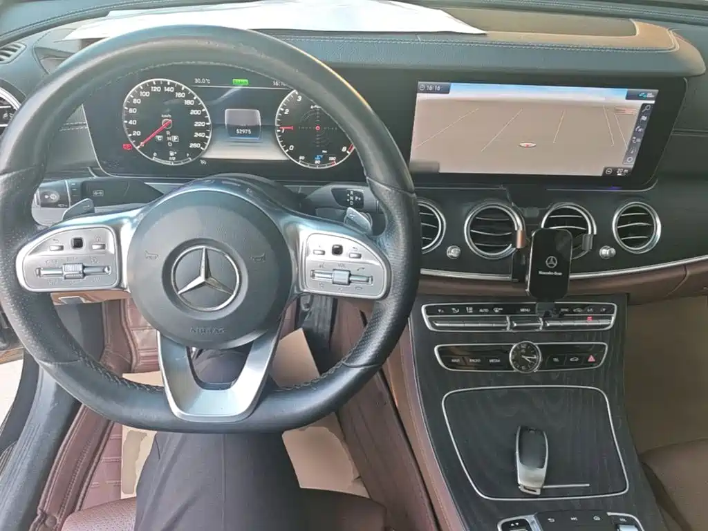 Mercedes-Benz E-Class — миниатюра 10