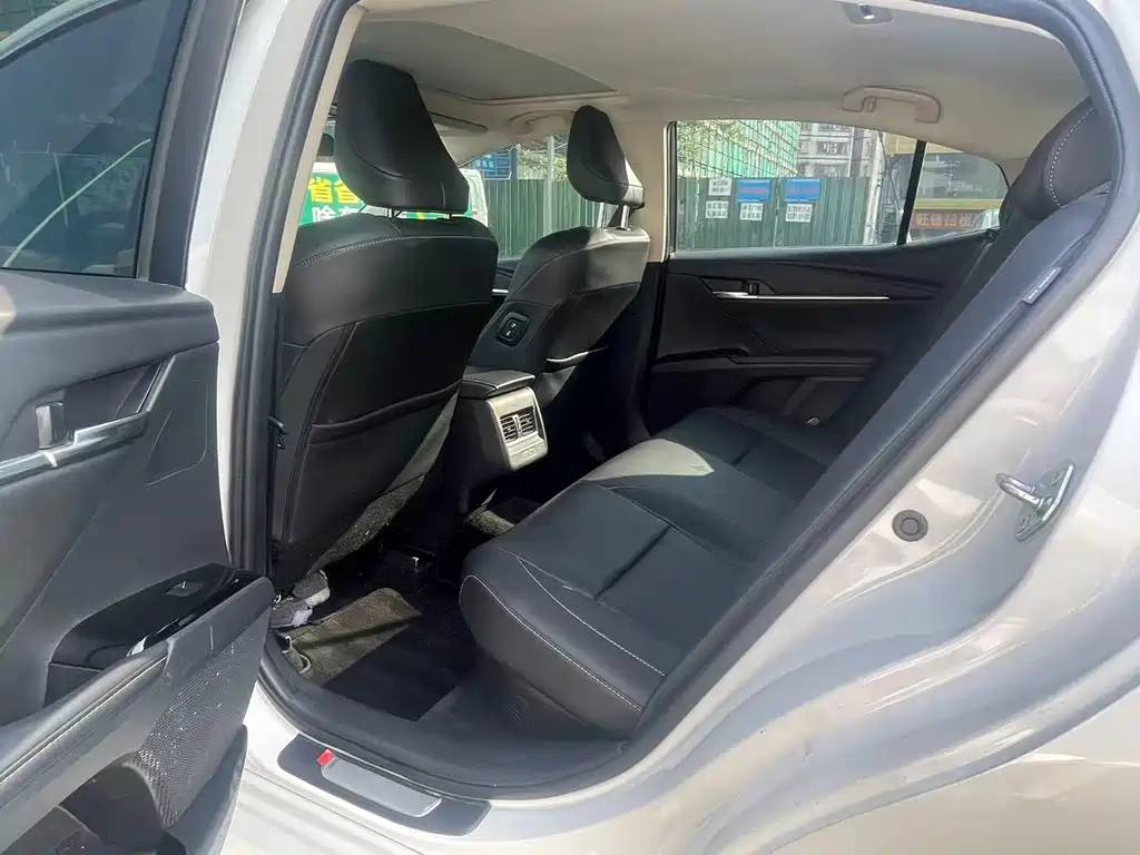 Toyota Camry — миниатюра 8