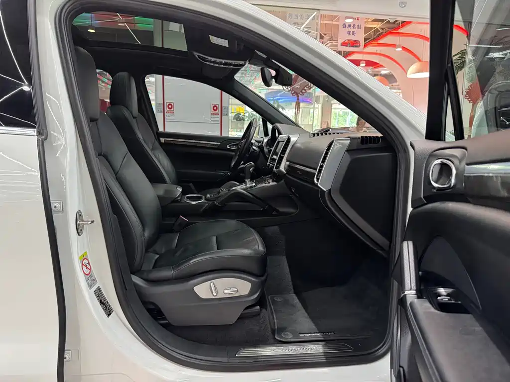 Porsche Cayenne — миниатюра 8