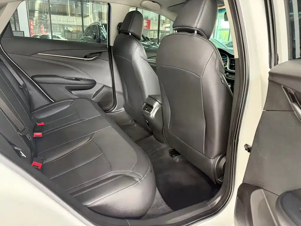 Buick Excelle — миниатюра 9