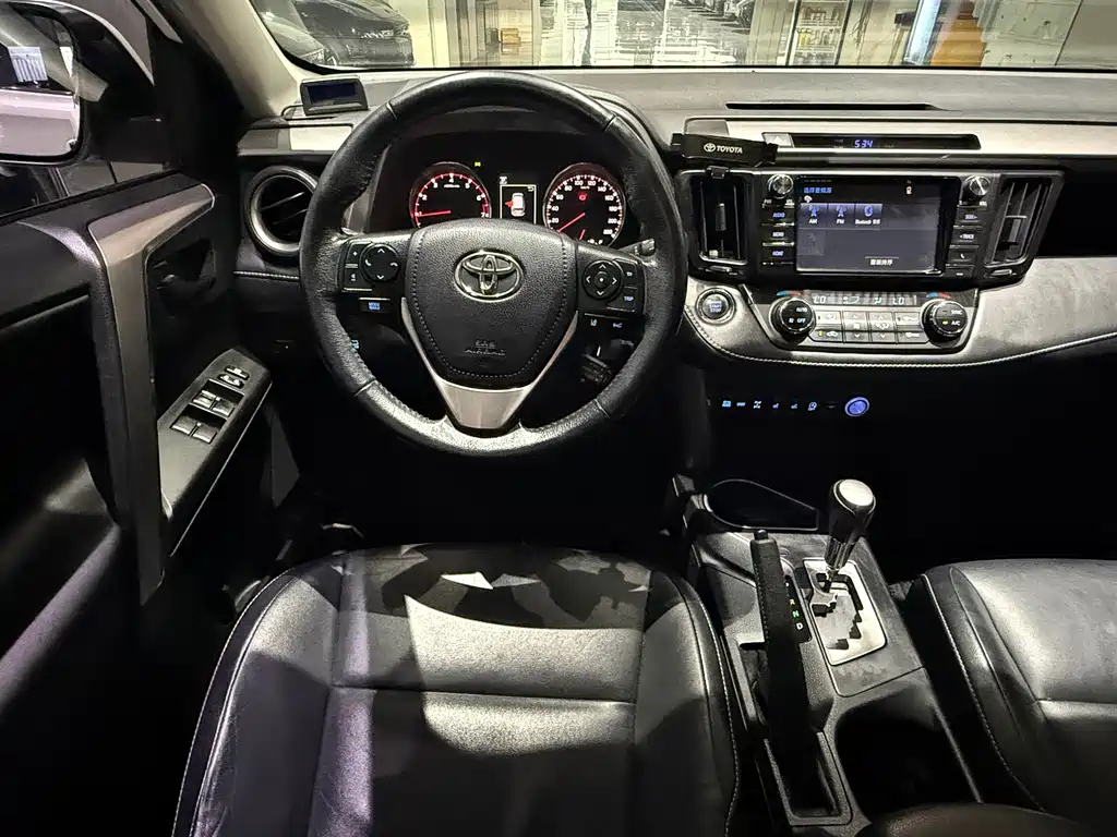 Toyota RAV4 — миниатюра 9