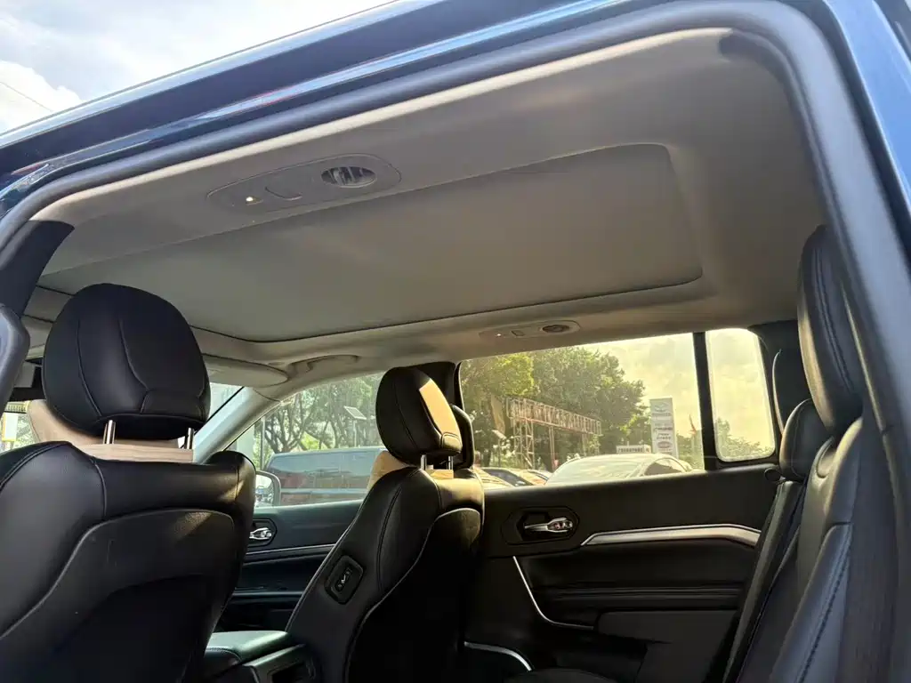 Jeep Grand Commander — миниатюра 16