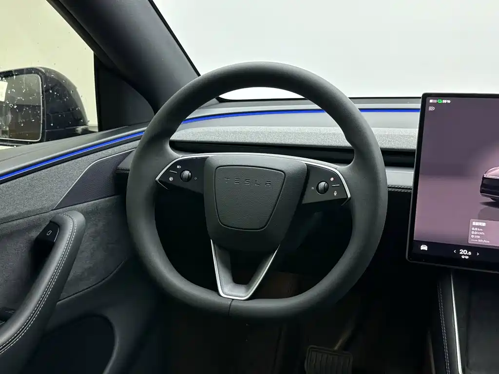 Tesla Model Y L — миниатюра 19
