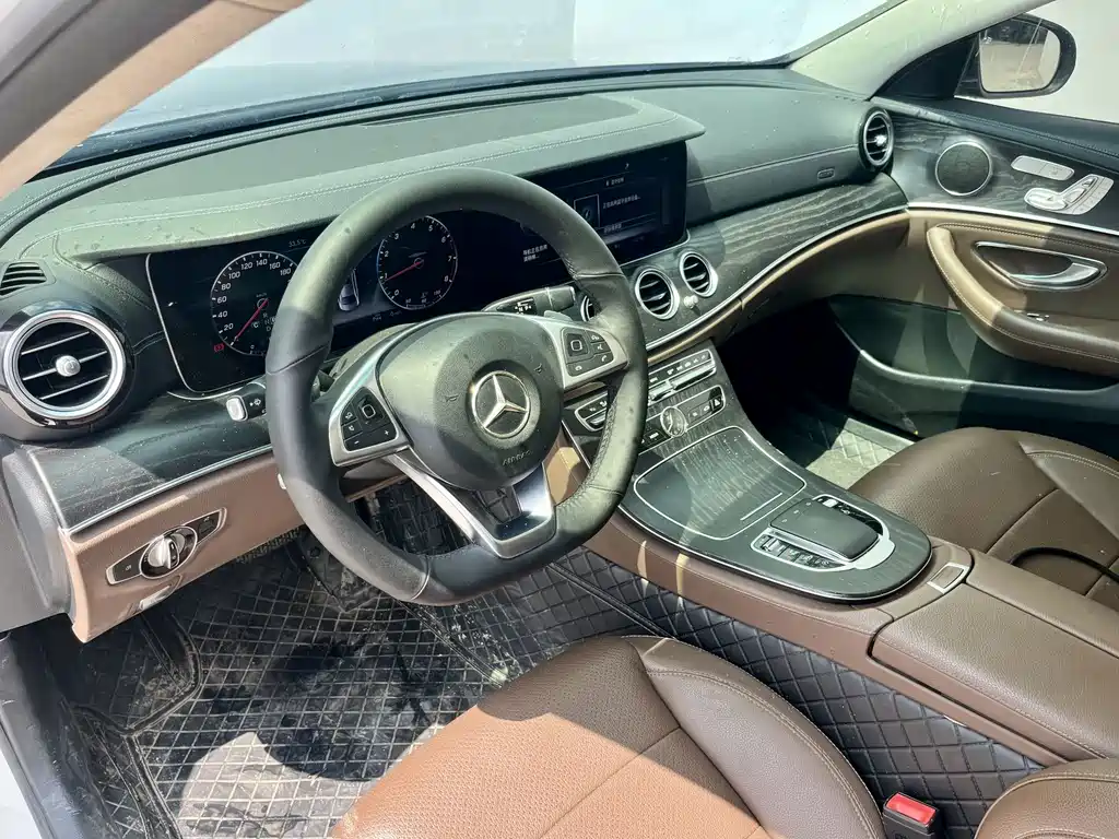 Mercedes-Benz E-Class — миниатюра 7