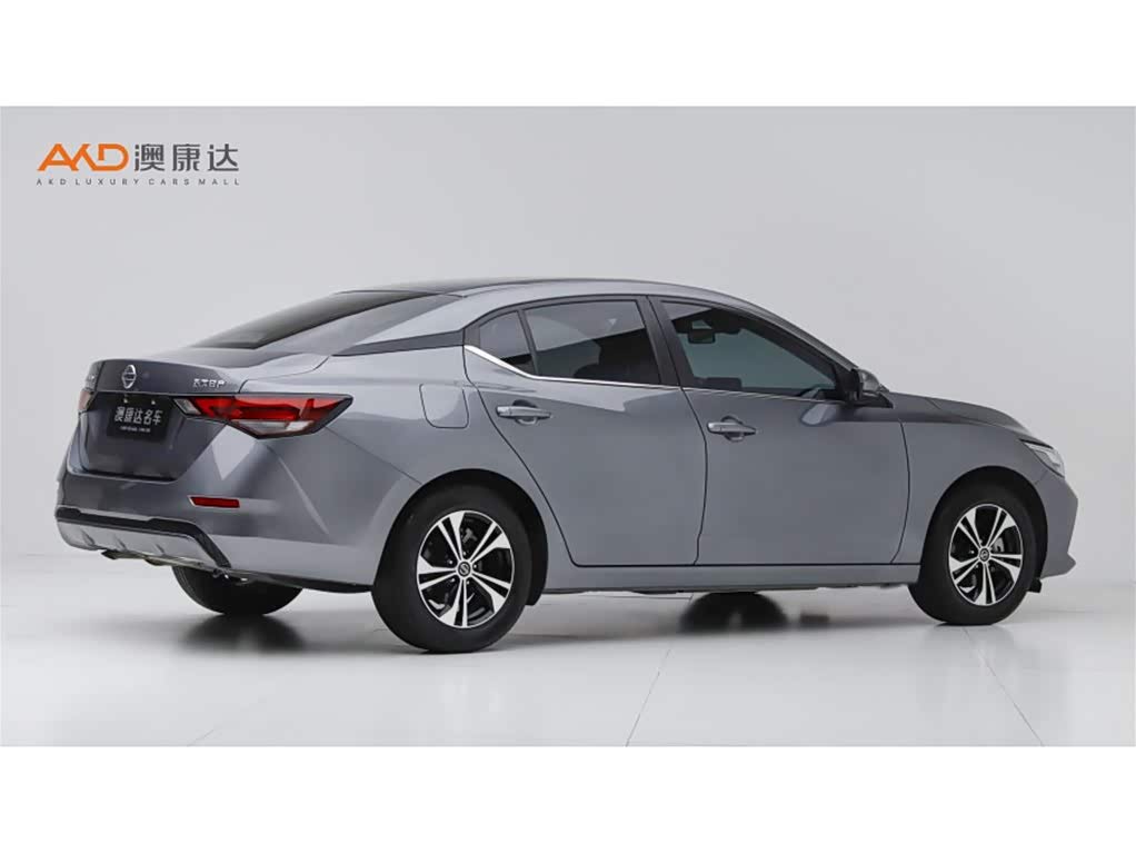 Nissan Sylphy 1.6 л 2021 г. Серебристо-серый, пробег 32000 км