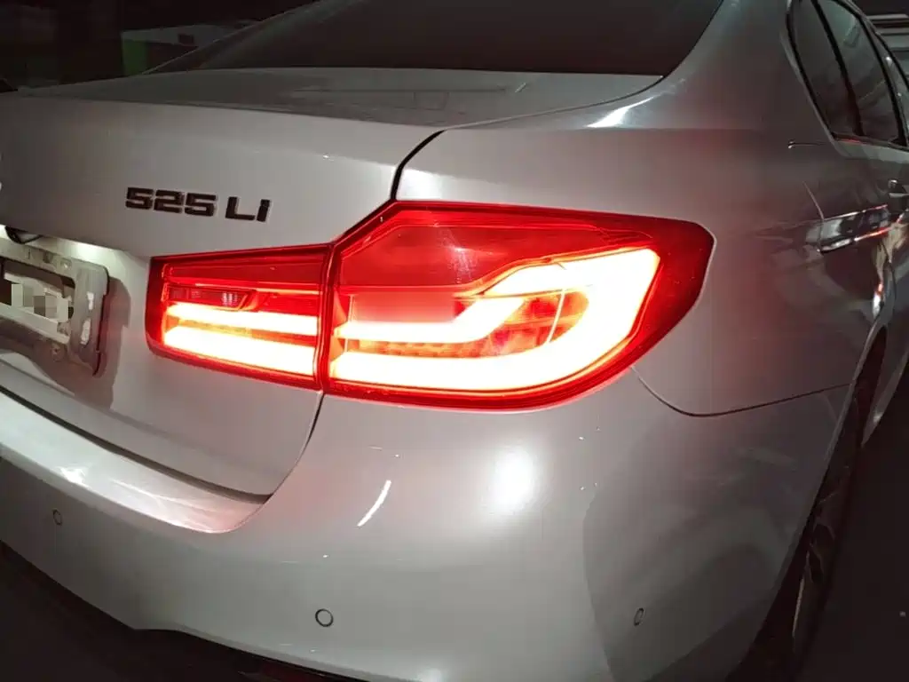 BMW 5 Series — миниатюра 8