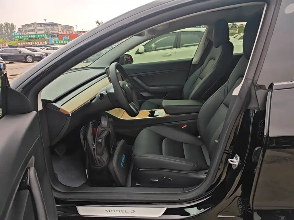 Tesla Model 3 — миниатюра 15