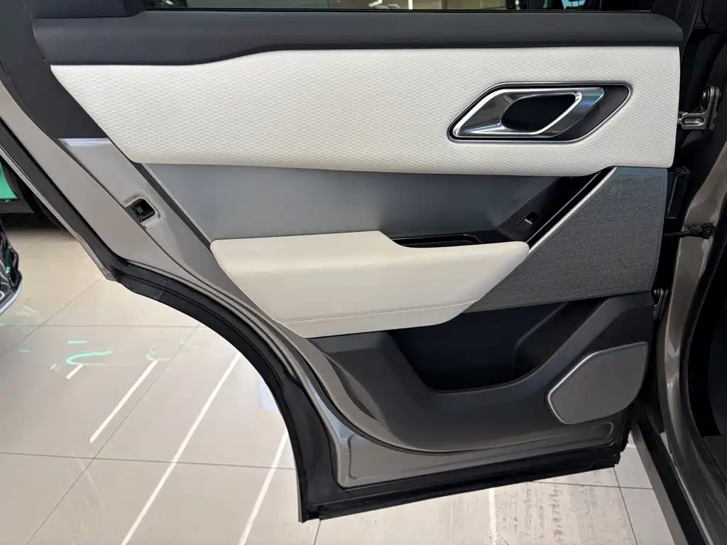 Land Rover Velar — миниатюра 12