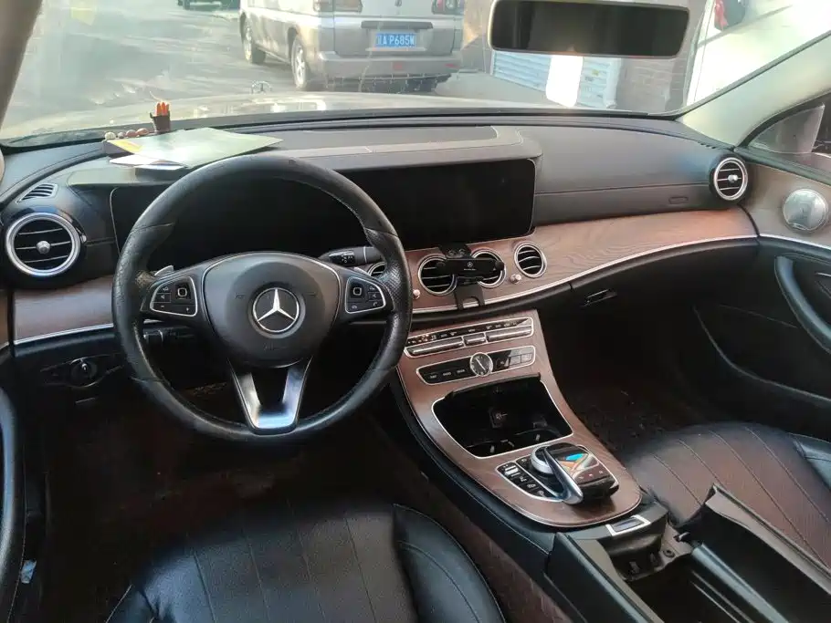 Mercedes-Benz E-Class — миниатюра 12