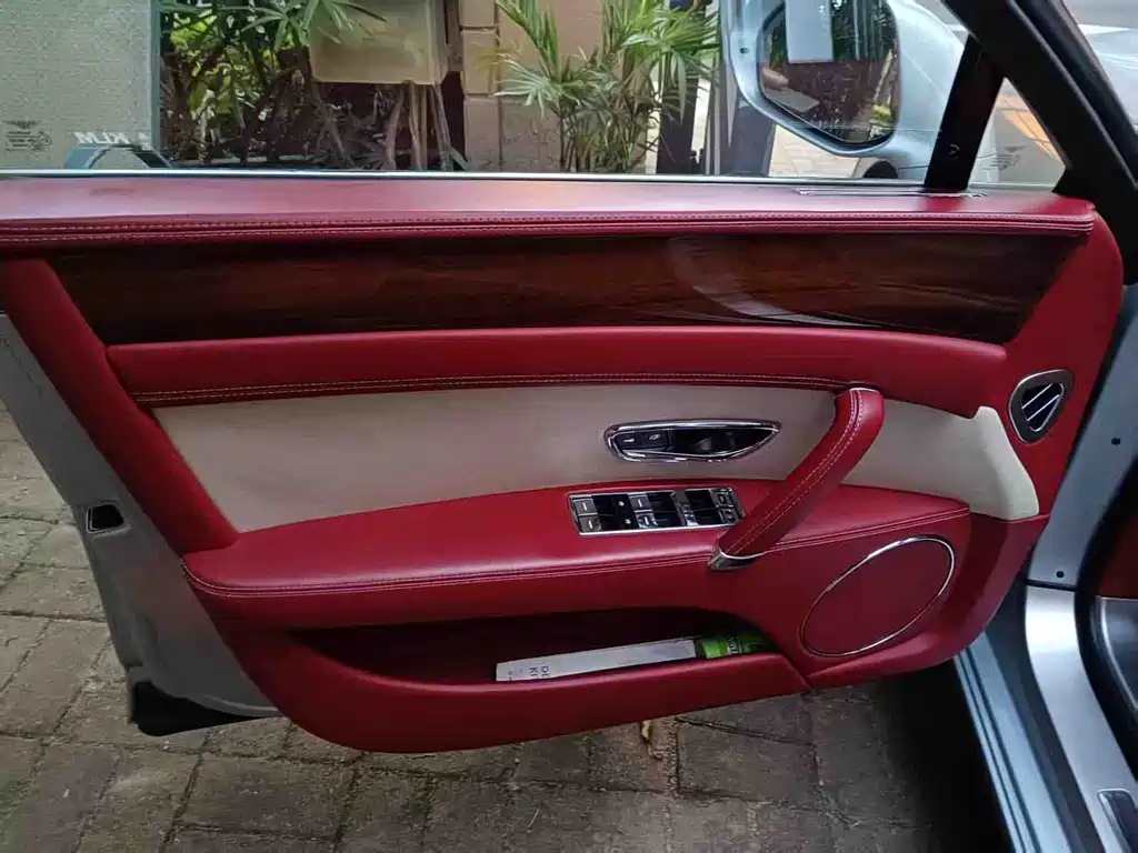 Bentley Flying Spur — миниатюра 6