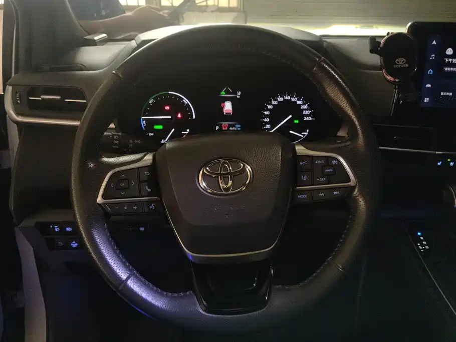 Toyota Sienna — миниатюра 15