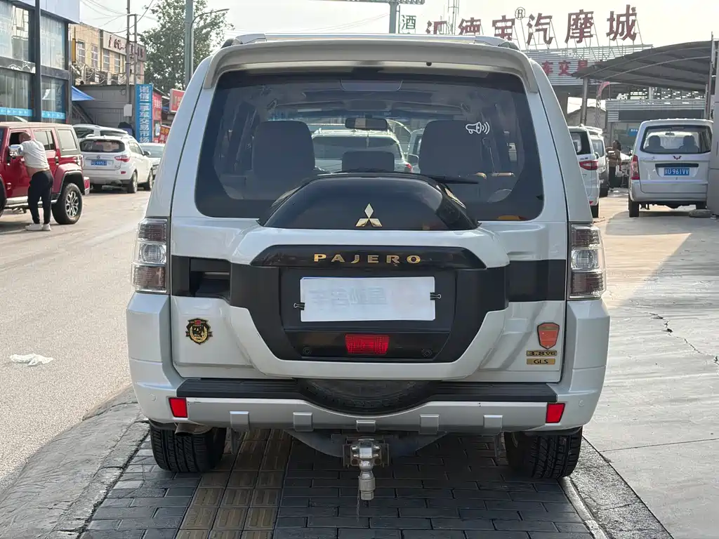 Mitsubishi Pajero (Import) — миниатюра 8