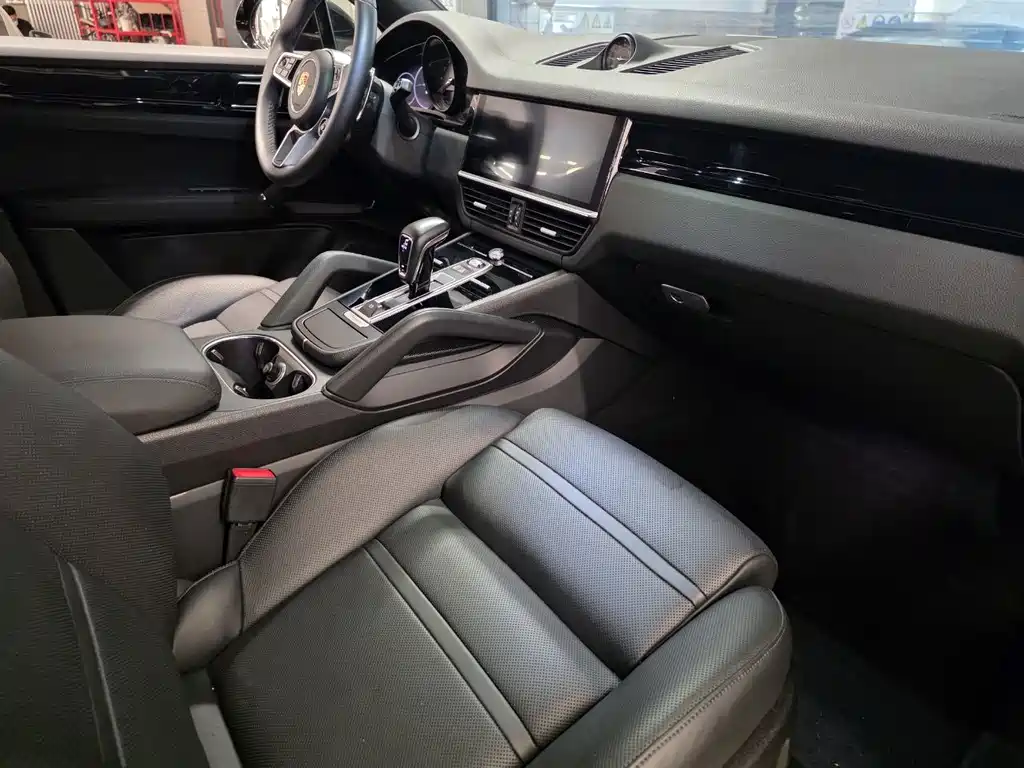 Porsche Cayenne — миниатюра 7