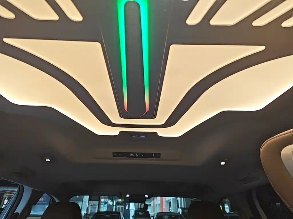 Toyota Sienna — миниатюра 18