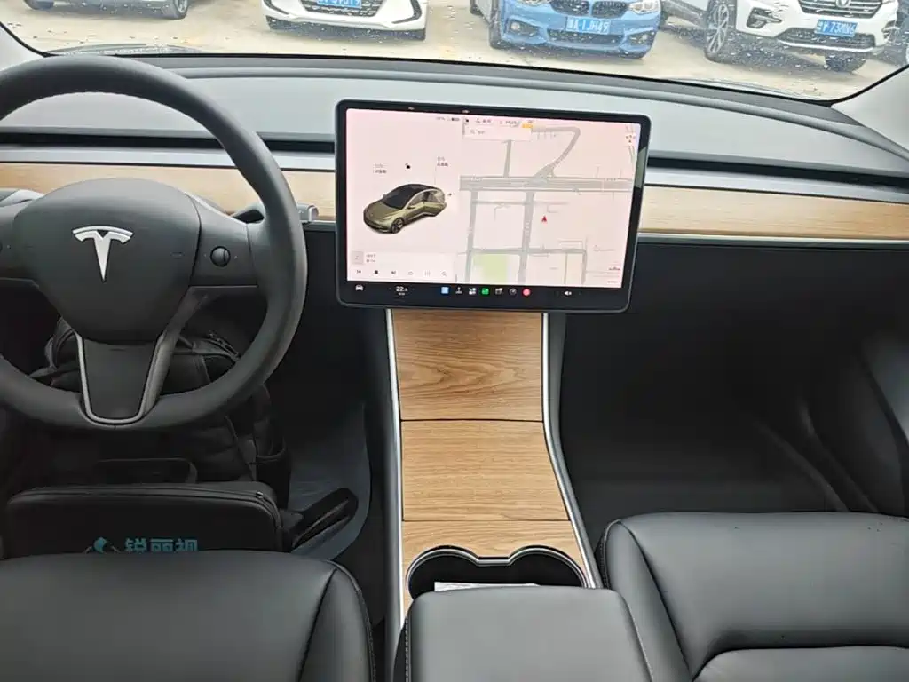Tesla Model 3 — миниатюра 13
