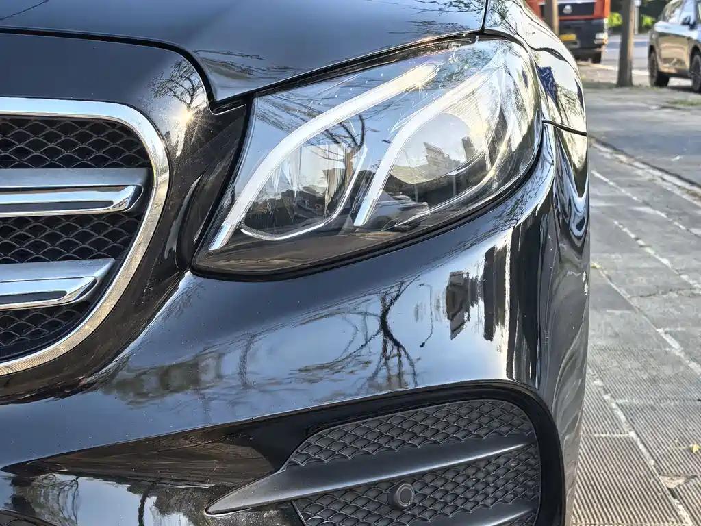 Mercedes-Benz E-Class — миниатюра 16