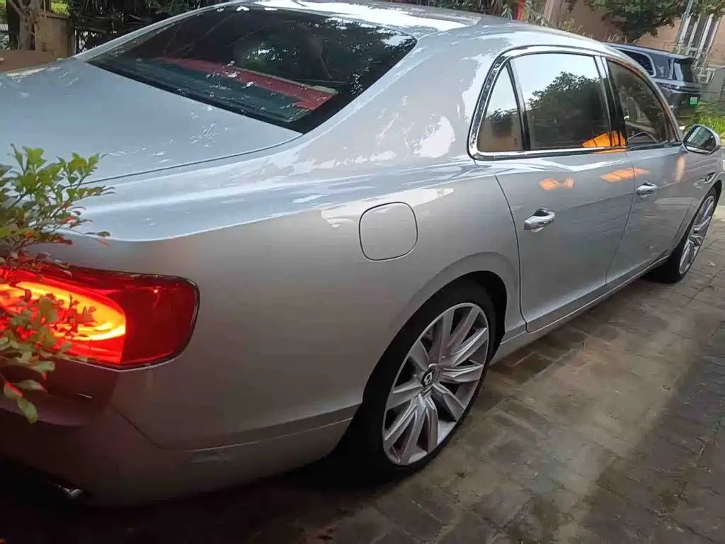 Bentley Flying Spur — миниатюра 10