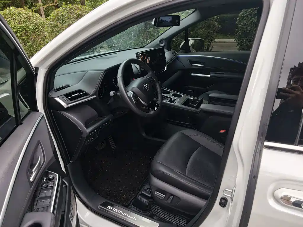 Toyota Sienna — миниатюра 8