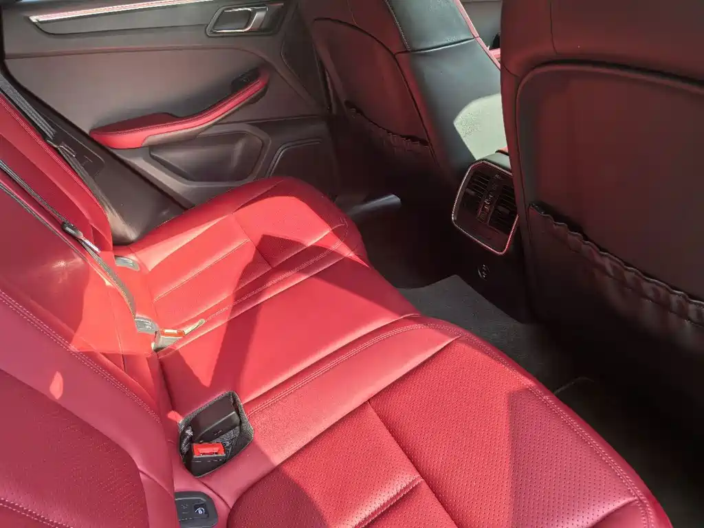 Porsche Macan — миниатюра 17