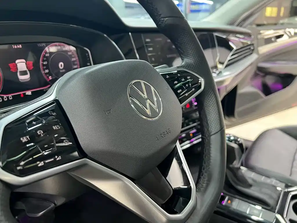 Volkswagen Passat 2022 330TSI Luxury