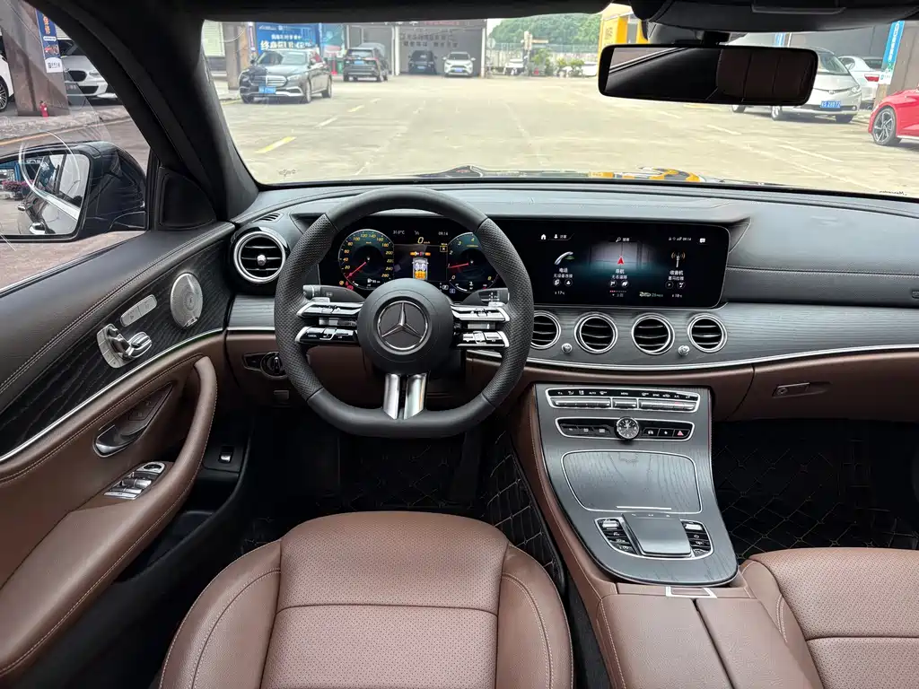 Mercedes-Benz E-Class — миниатюра 7