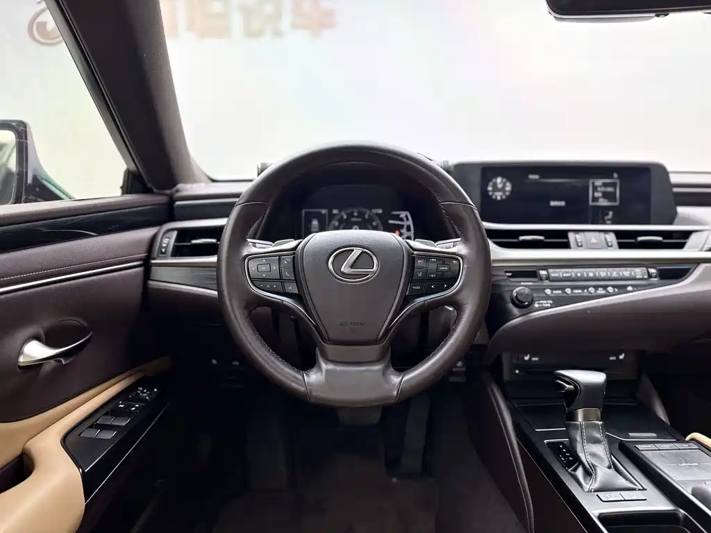 Lexus ES — миниатюра 7