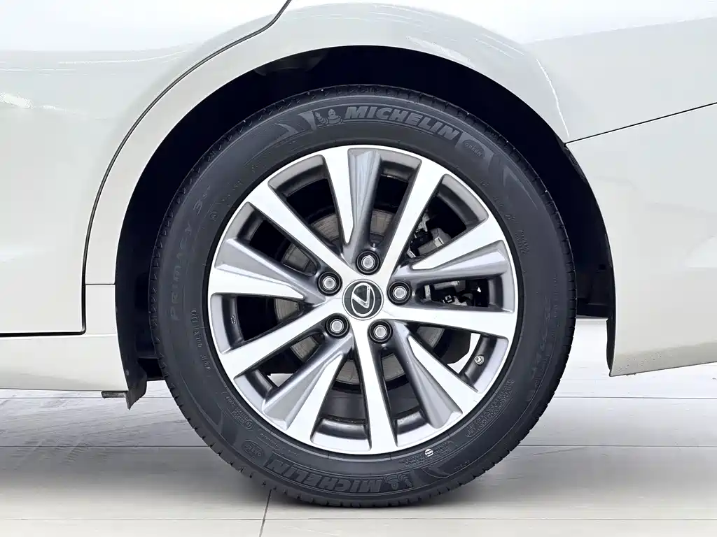 Lexus ES — миниатюра 16