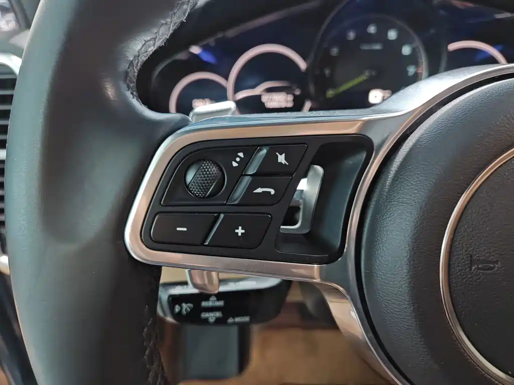 Porsche Cayenne Hybrid — миниатюра 16