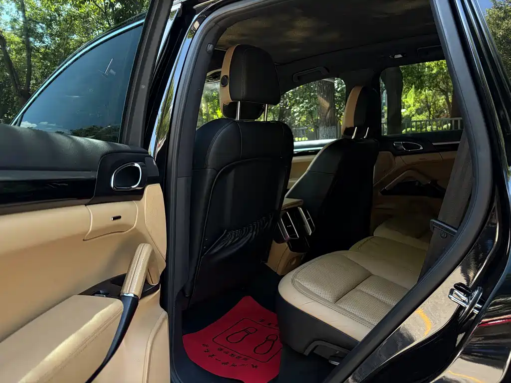 Porsche Cayenne — миниатюра 3