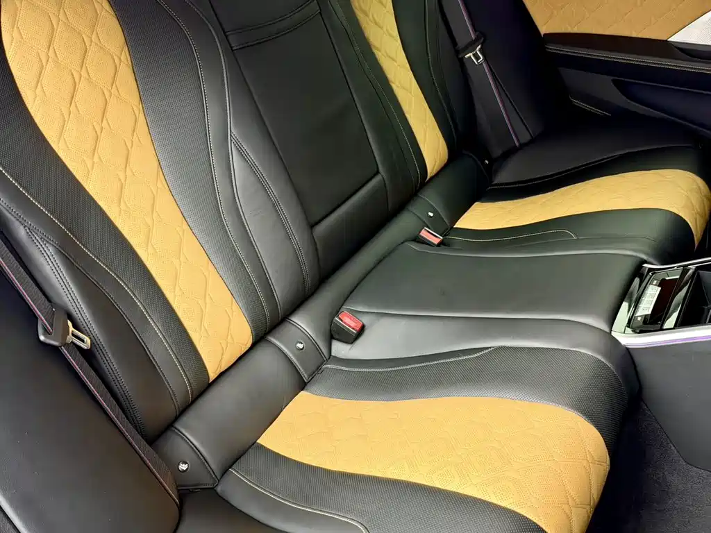 BMW M8 — миниатюра 16