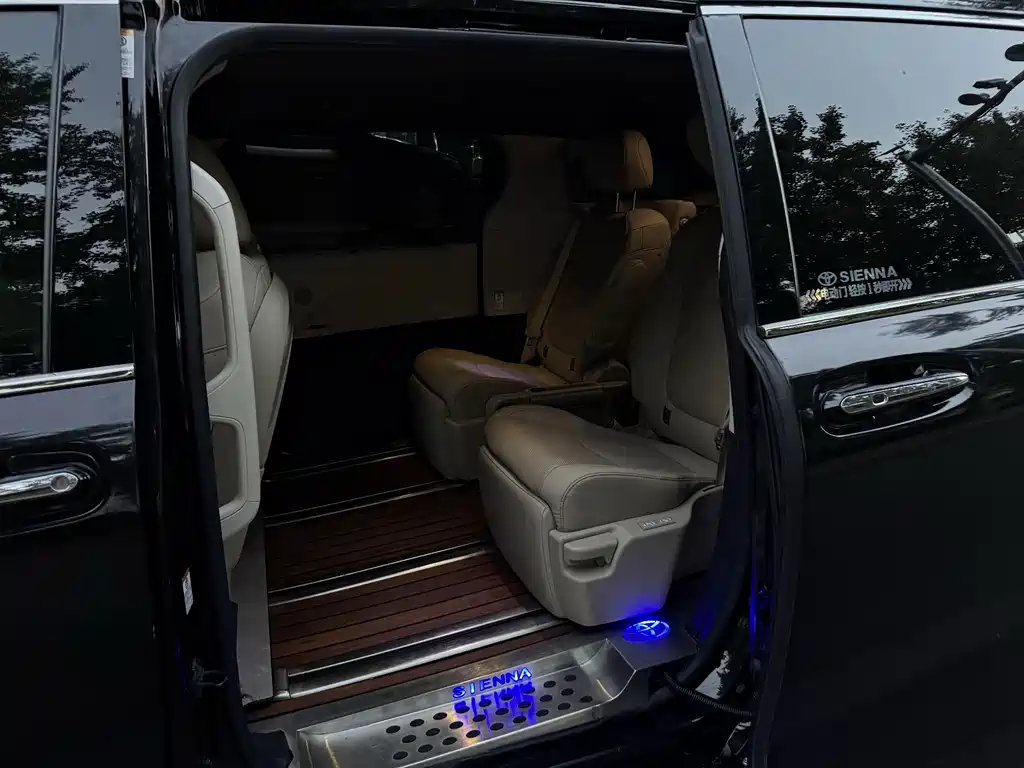 Toyota Sienna — миниатюра 17