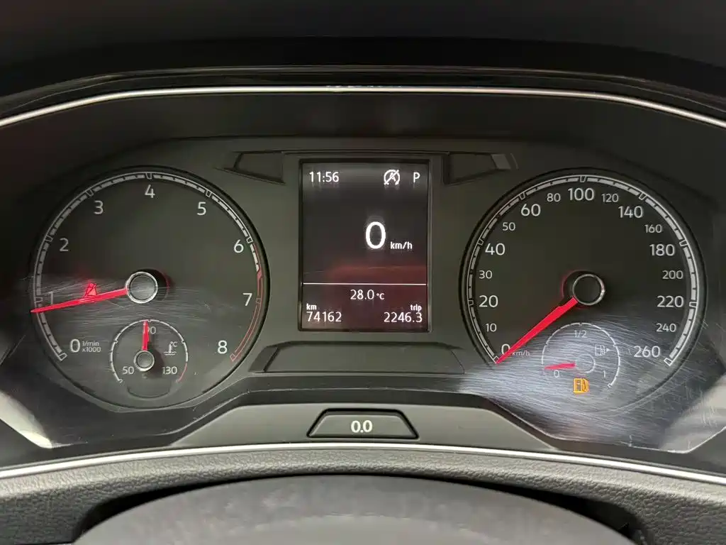 Volkswagen T-Roc — миниатюра 12
