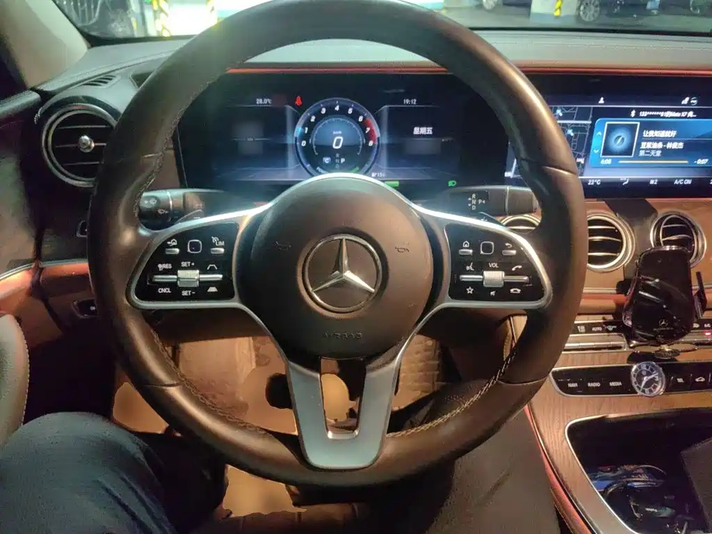 Mercedes-Benz E-Class — миниатюра 11
