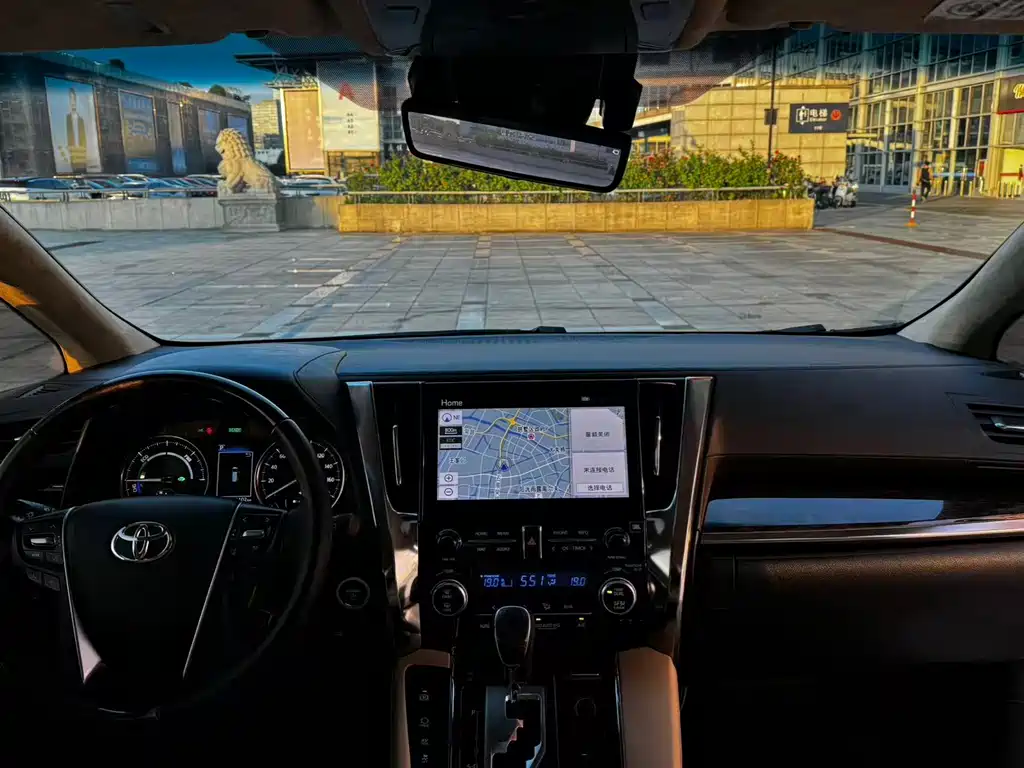 Toyota Alphard — миниатюра 14