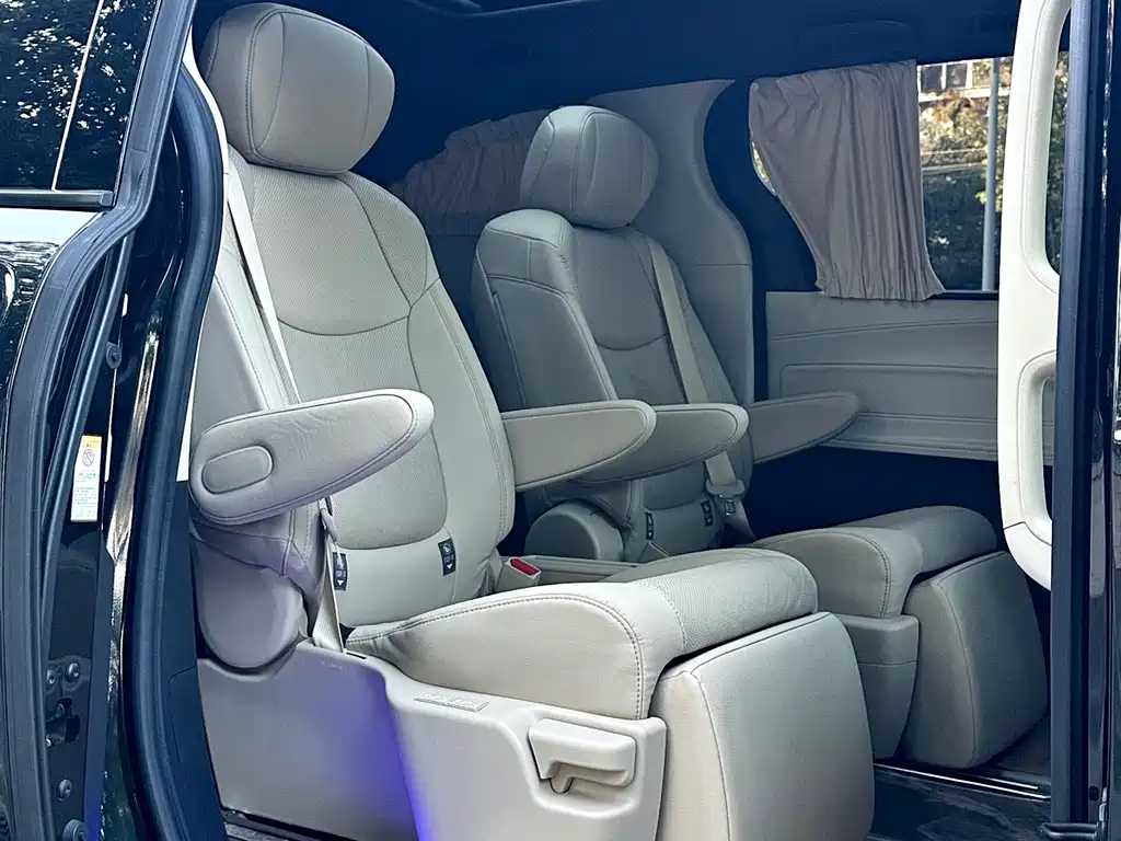 Toyota Sienna — миниатюра 19
