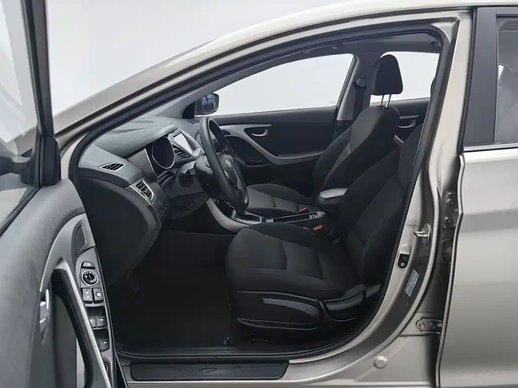 Hyundai Elantra Langdong — миниатюра 10