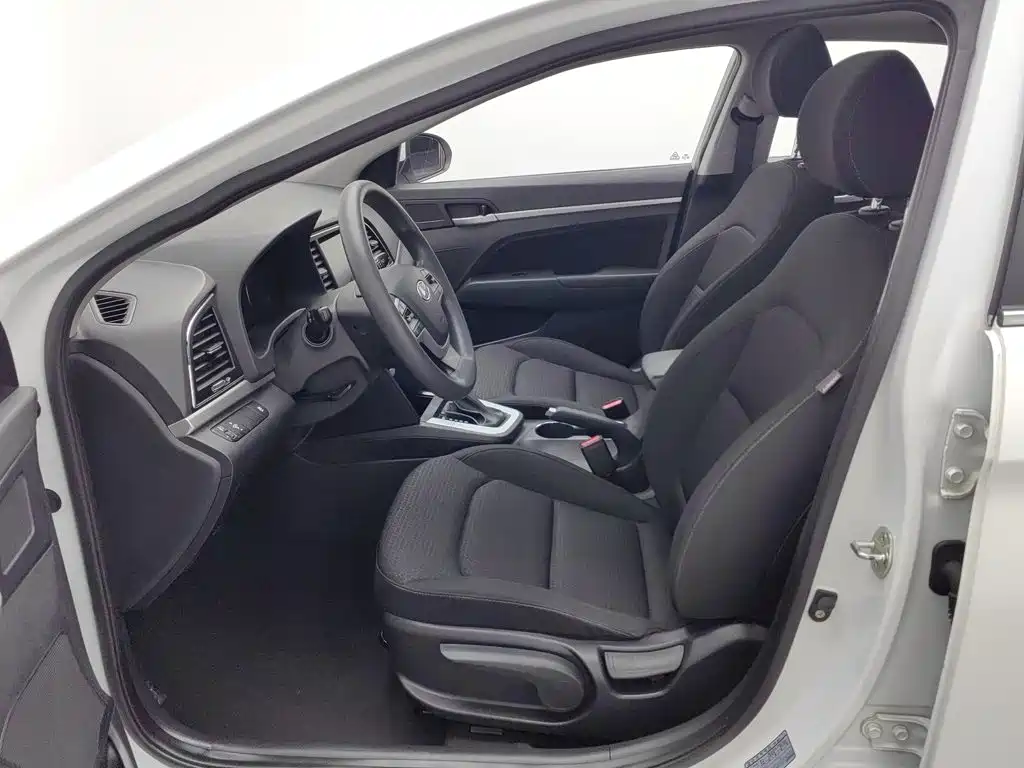 Hyundai Elantra — миниатюра 10