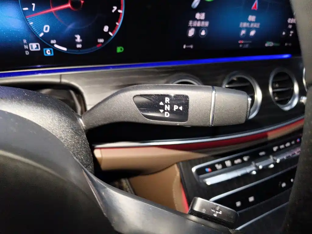 Mercedes-Benz E-Class — миниатюра 10
